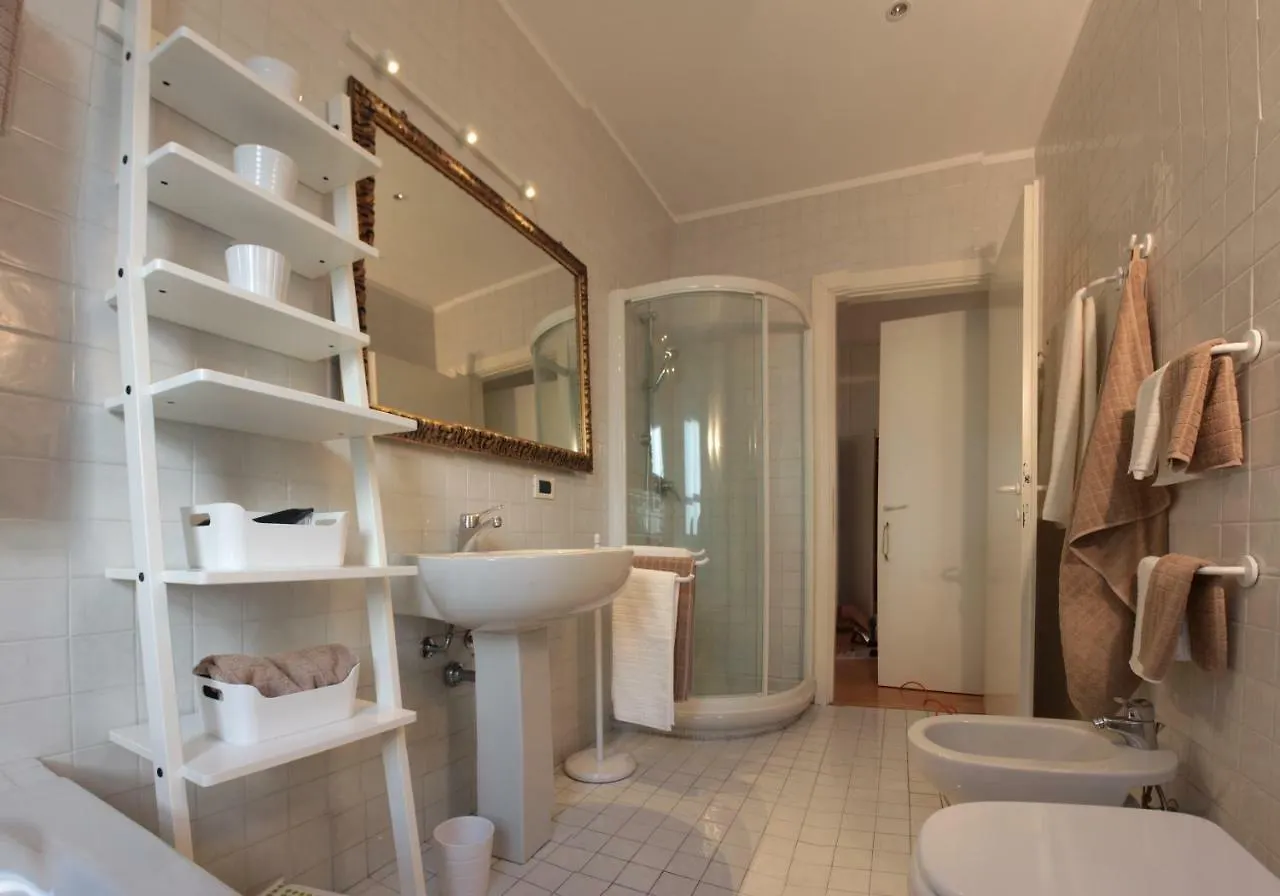 Luminous Stylish Quiet 150M2, Tre Torri Apartment Milan
